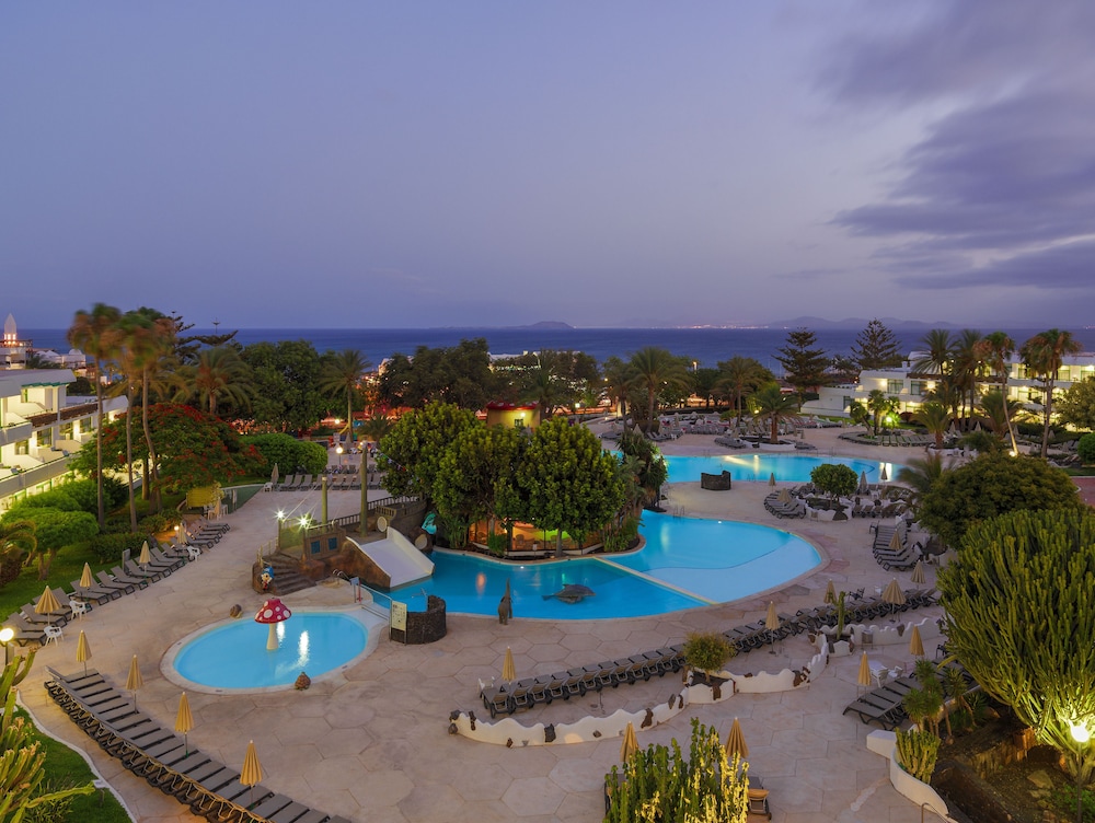 H10 Lanzarote Princess — Swimming pool in Playa Blanca, Canary Islands