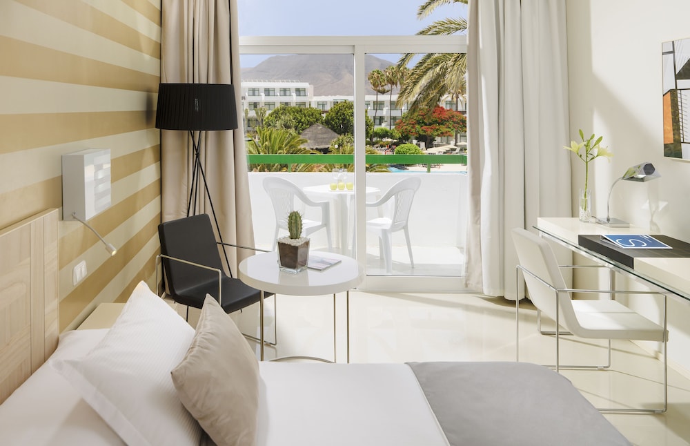 H10 Lanzarote Princess — Hotel rooms in Playa Blanca, Canary Islands