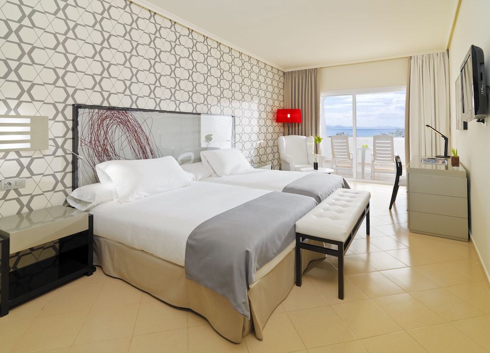 H10 Timanfaya Palace — Hotel rooms in Playa Blanca, Canary Islands