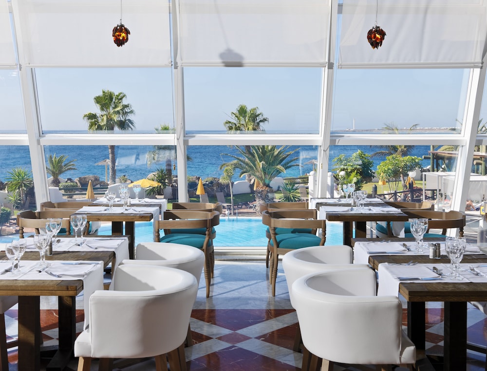 H10 Timanfaya Palace — Restaurant & bars in Playa Blanca, Canary Islands