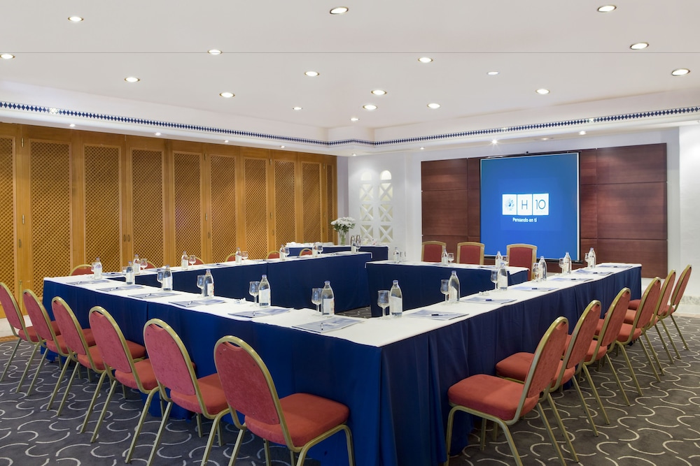 H10 Timanfaya Palace — Hotel building in Playa Blanca, Canary Islands