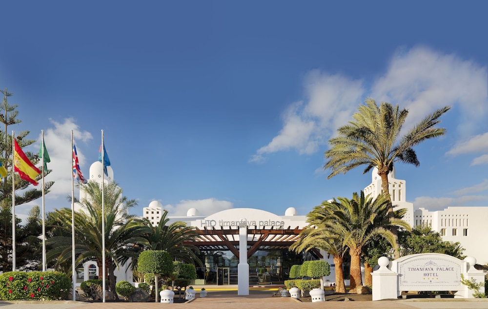 H10 Timanfaya Palace — Hotel building in Playa Blanca, Canary Islands