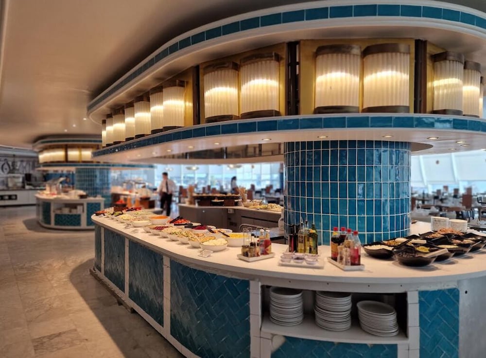 H10 Timanfaya Palace — Restaurant & bars in Playa Blanca, Canary Islands