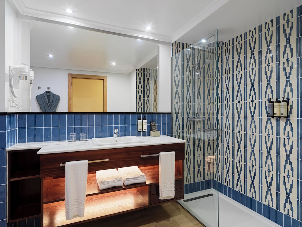 H10 Timanfaya Palace — Hotel rooms in Playa Blanca, Canary Islands
