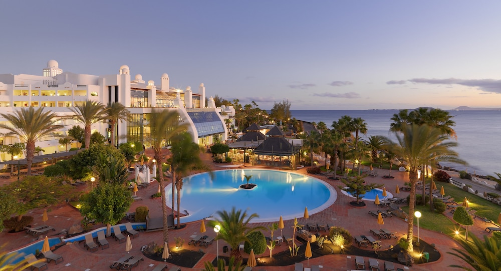 H10 Timanfaya Palace — Swimming pool in Playa Blanca, Canary Islands