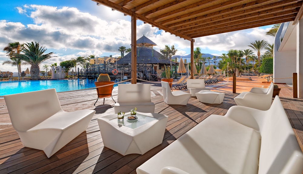 H10 Timanfaya Palace — Swimming pool in Playa Blanca, Canary Islands