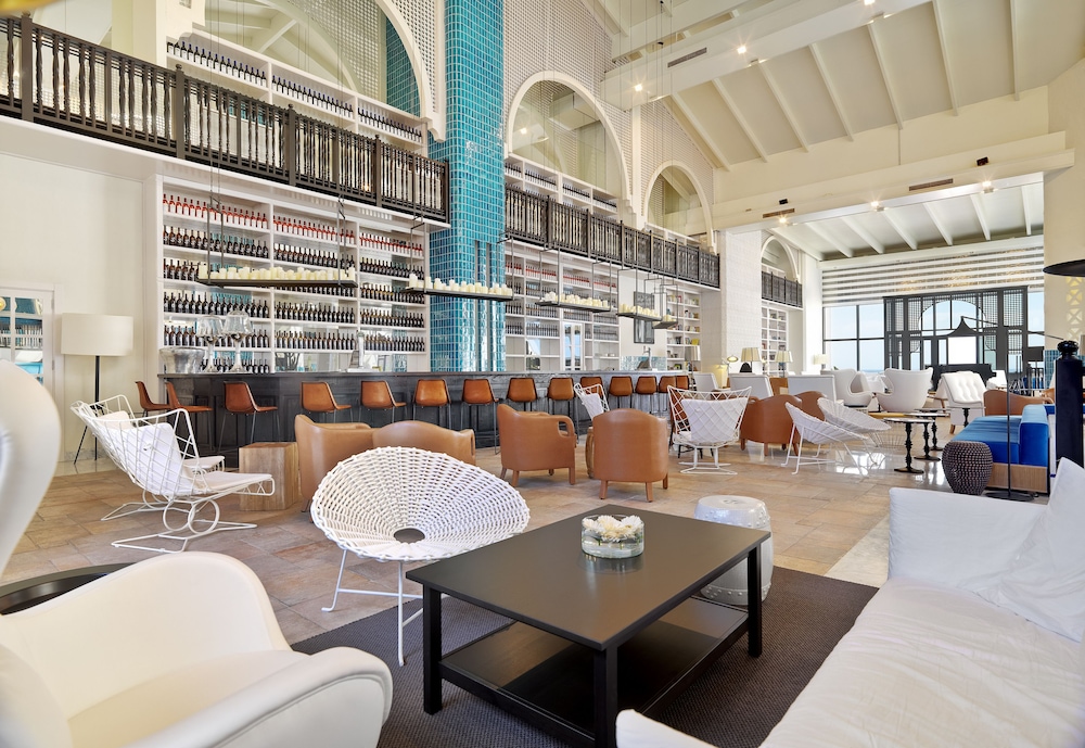 H10 Timanfaya Palace — Restaurant & bars in Playa Blanca, Canary Islands