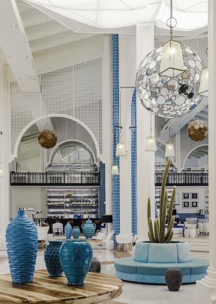 H10 Timanfaya Palace — Restaurant & bars in Playa Blanca, Canary Islands