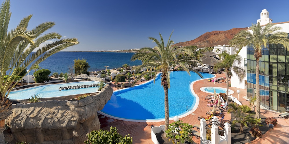 H10 Timanfaya Palace — Swimming pool in Playa Blanca, Canary Islands