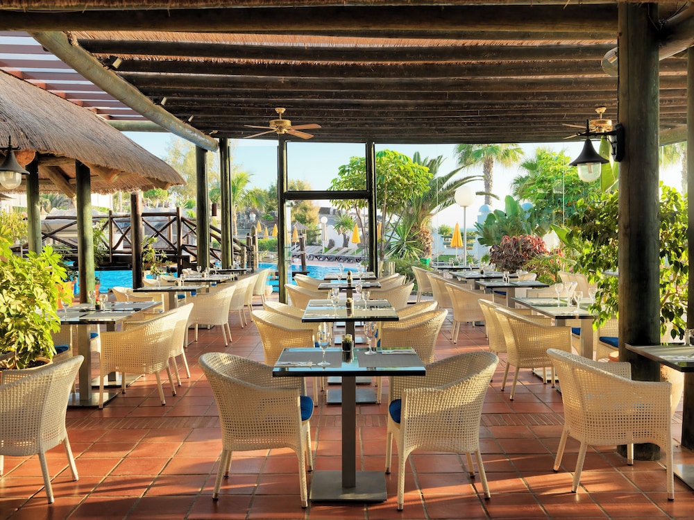H10 Timanfaya Palace — Restaurant & bars in Playa Blanca, Canary Islands