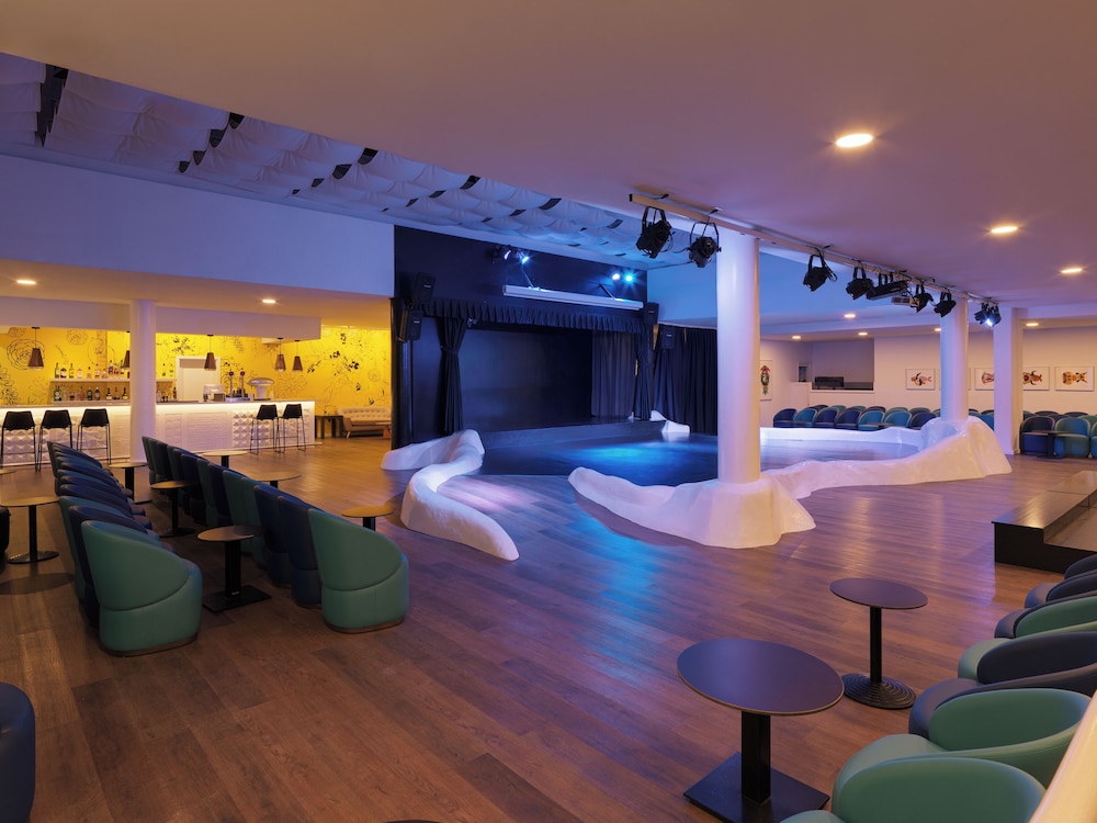 H10 Suites Lanzarote Gardens — Restaurant & bars in Costa Teguise, Canary Islands