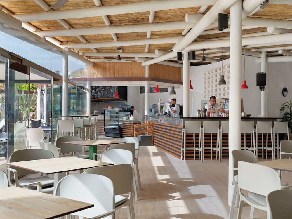H10 Suites Lanzarote Gardens — Restaurant & bars in Costa Teguise, Canary Islands