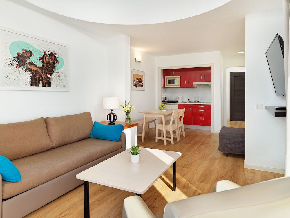 H10 Suites Lanzarote Gardens — Hotel rooms in Costa Teguise, Canary Islands