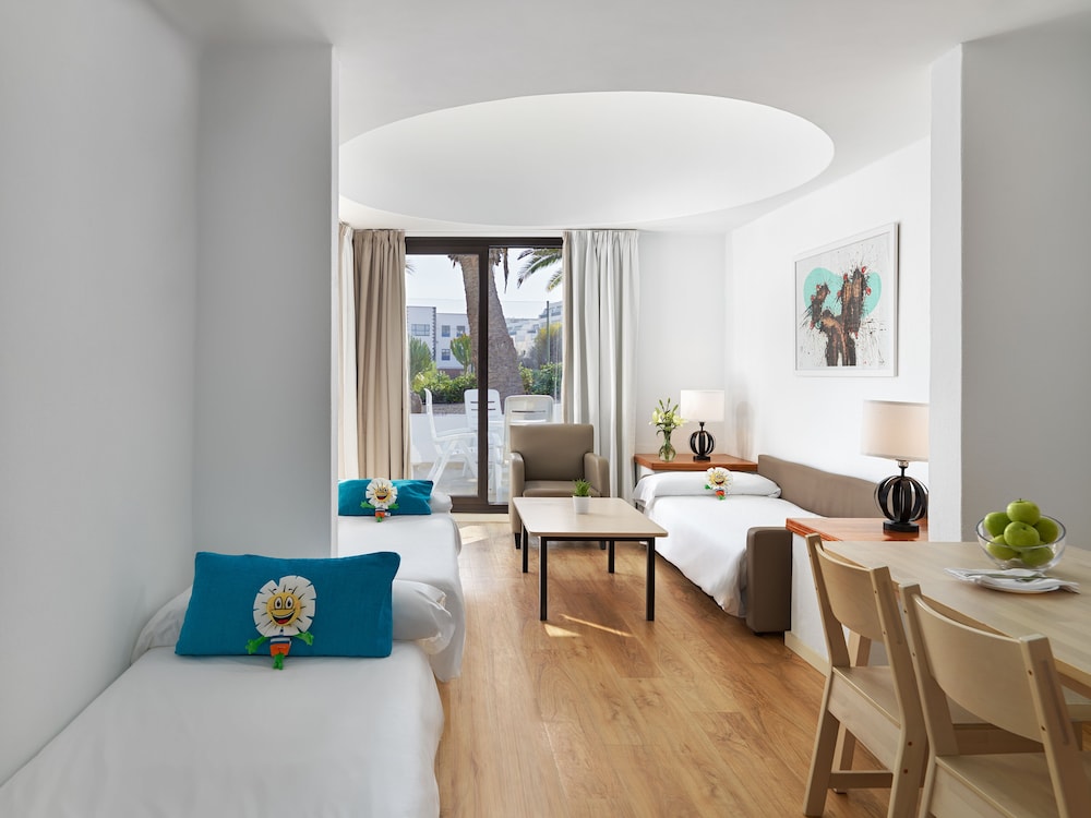 H10 Suites Lanzarote Gardens — Hotel rooms in Costa Teguise, Canary Islands