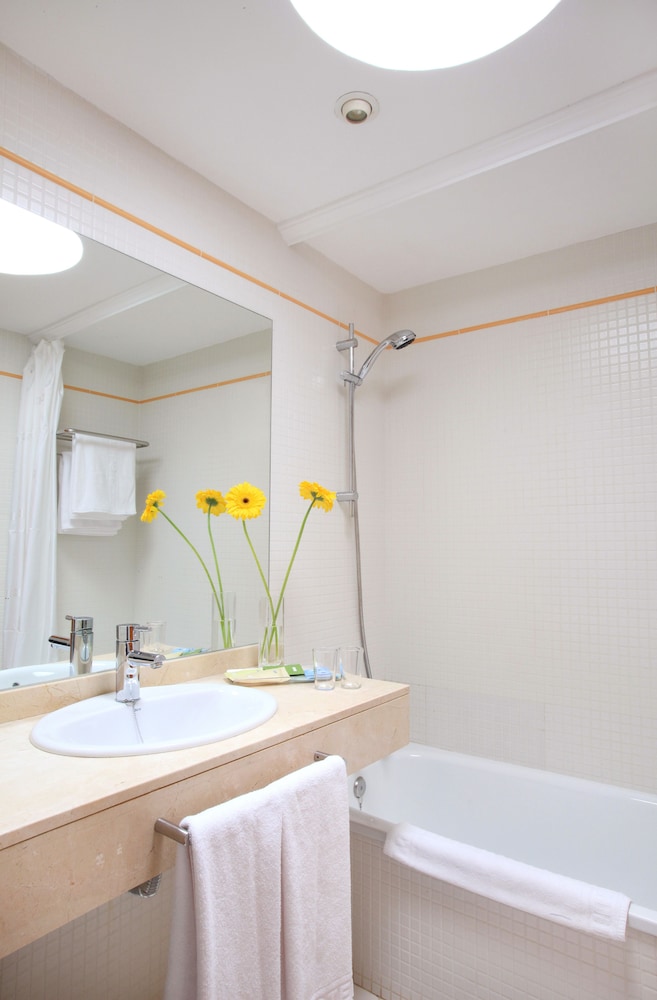 H10 Suites Lanzarote Gardens — Hotel rooms in Costa Teguise, Canary Islands