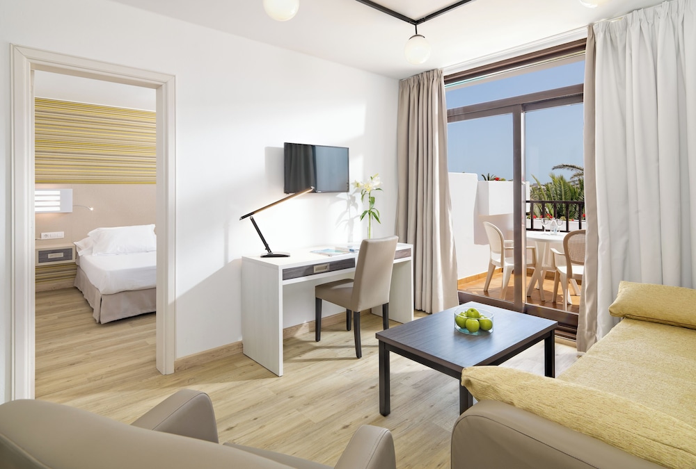 H10 Suites Lanzarote Gardens — Hotel rooms in Costa Teguise, Canary Islands