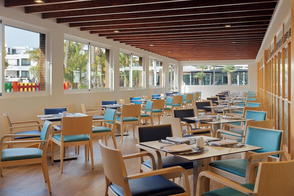 H10 Suites Lanzarote Gardens — Restaurant & bars in Costa Teguise, Canary Islands