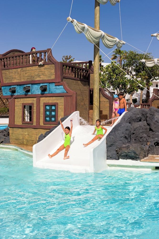 H10 Suites Lanzarote Gardens — Swimming pool in Costa Teguise, Canary Islands