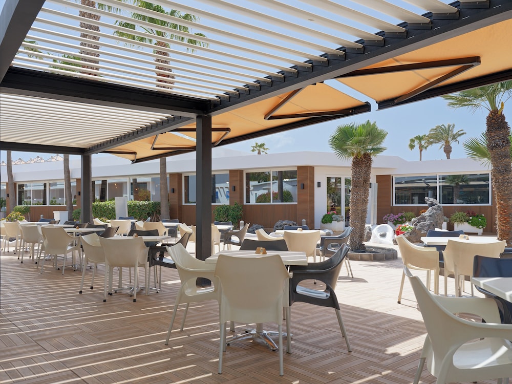 H10 Suites Lanzarote Gardens — Restaurant & bars in Costa Teguise, Canary Islands