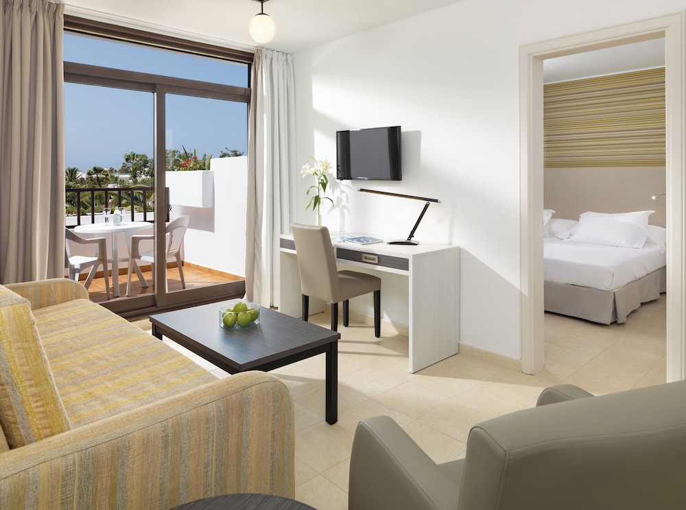 H10 Suites Lanzarote Gardens — Hotel rooms in Costa Teguise, Canary Islands