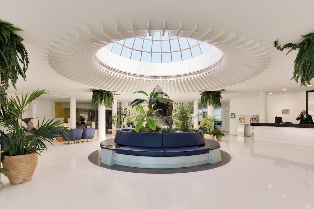 H10 Suites Lanzarote Gardens — Hotel building in Costa Teguise, Canary Islands