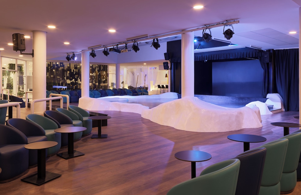 H10 Suites Lanzarote Gardens — Restaurant & bars in Costa Teguise, Canary Islands