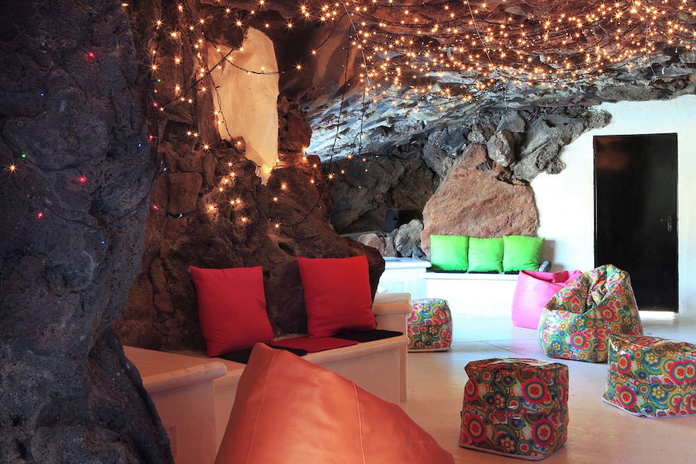 H10 Suites Lanzarote Gardens — Hotel building in Costa Teguise, Canary Islands