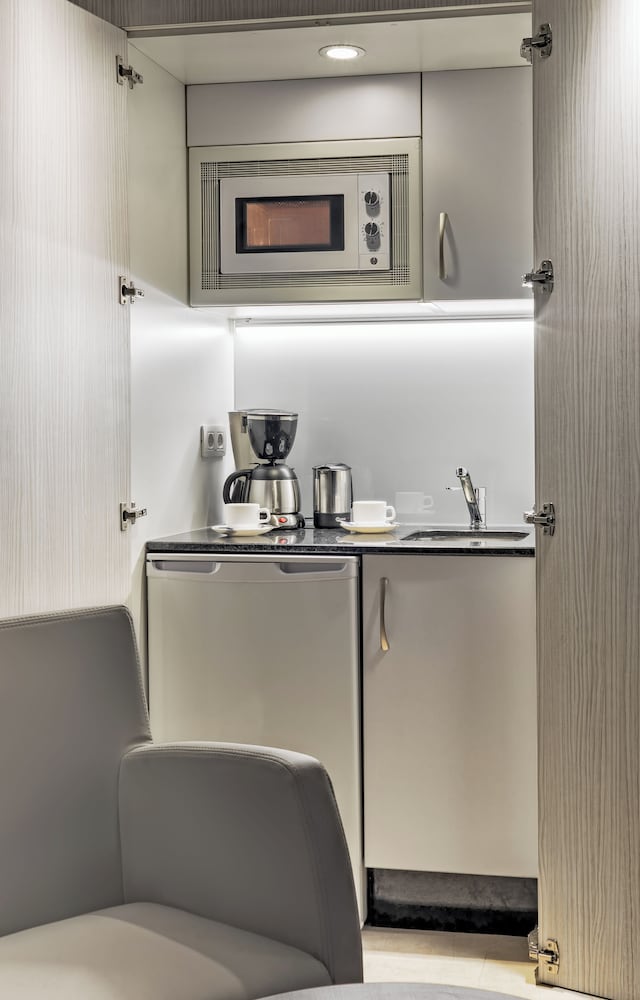 H10 Suites Lanzarote Gardens — Hotel rooms in Costa Teguise, Canary Islands