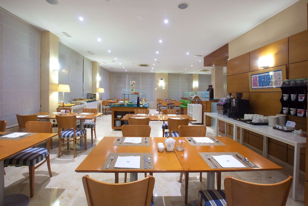 NH San Pedro — Restaurant & bars in Marbella, Andalusia