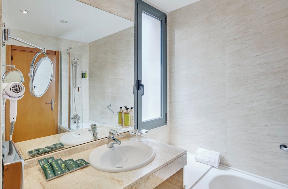 Sercotel Cornella Barcelona — Hotel rooms in Barcelona, Catalonia