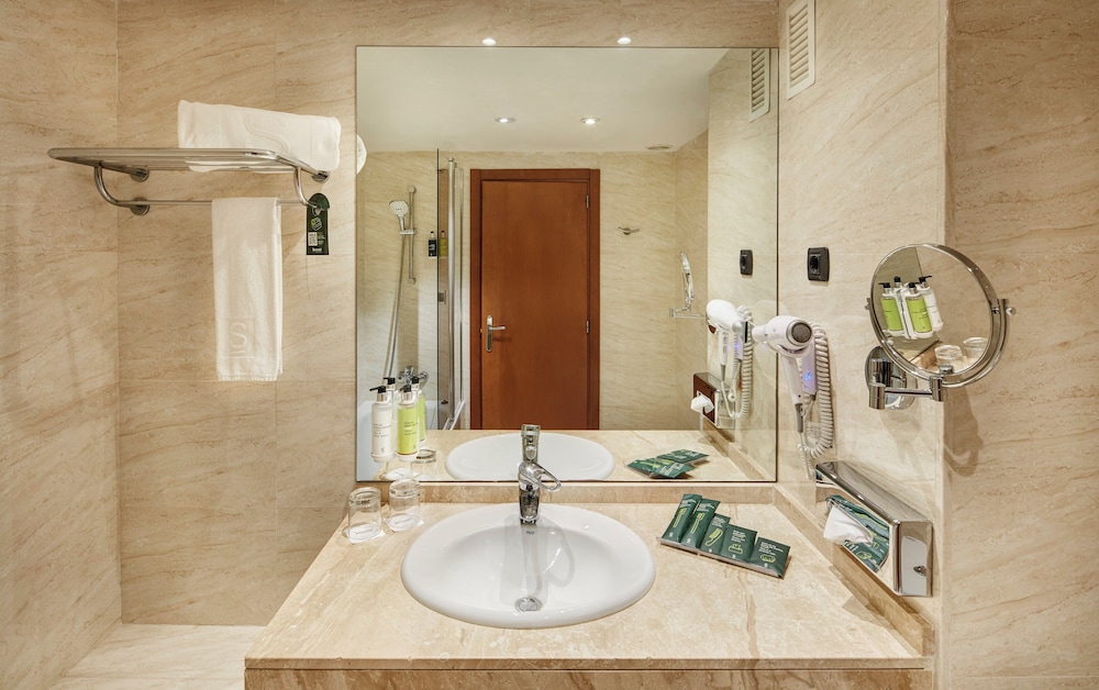 Sercotel Cornella Barcelona — Hotel rooms in Barcelona, Catalonia