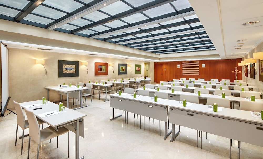 Sercotel Cornella Barcelona — Restaurant & bars in Barcelona, Catalonia