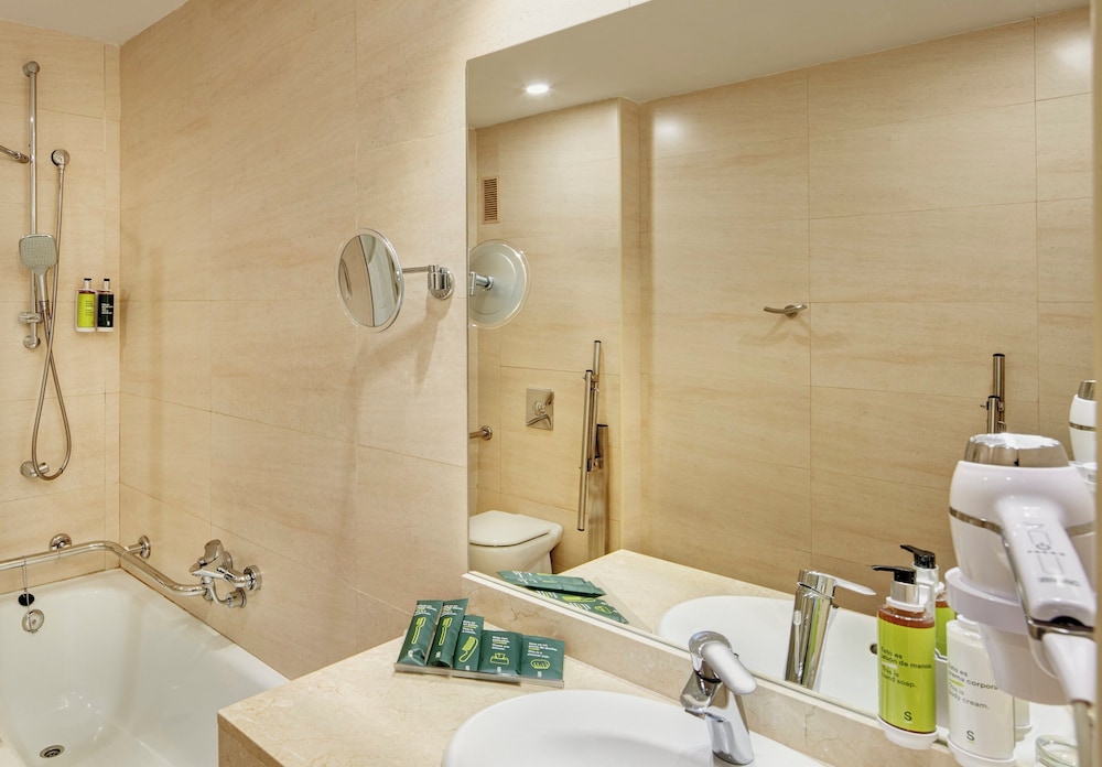 Sercotel Sant Boi — Hotel rooms in Barcelona, Catalonia