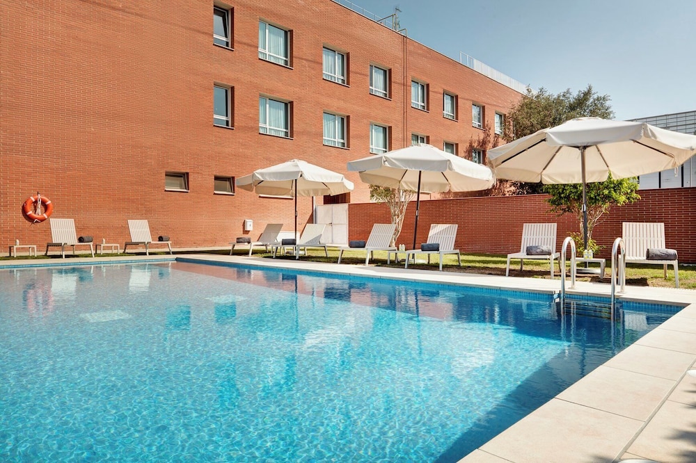 Sercotel Sant Boi — Swimming pool in Barcelona, Catalonia