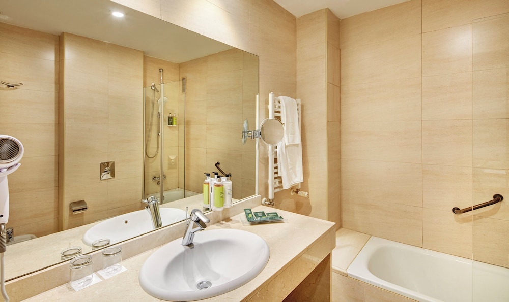Sercotel Sant Boi — Hotel rooms in Barcelona, Catalonia