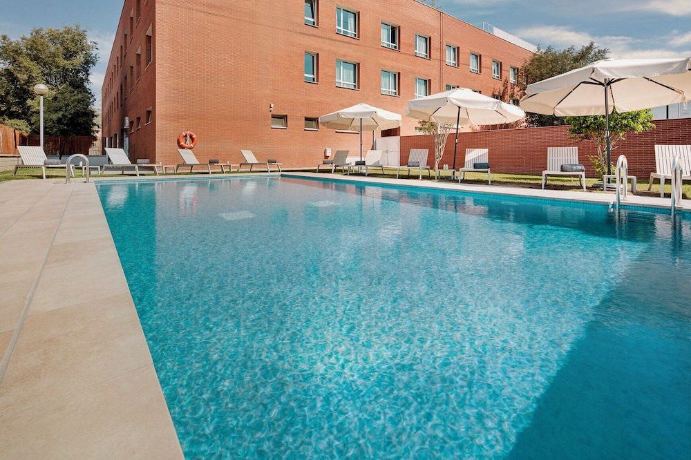 Sercotel Sant Boi — Swimming pool in Barcelona, Catalonia
