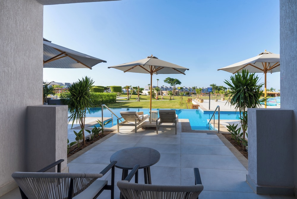 SUNRISE Crystal Bay Resort - Grand Select — Swimming pool in Hurghada, Red Sea
