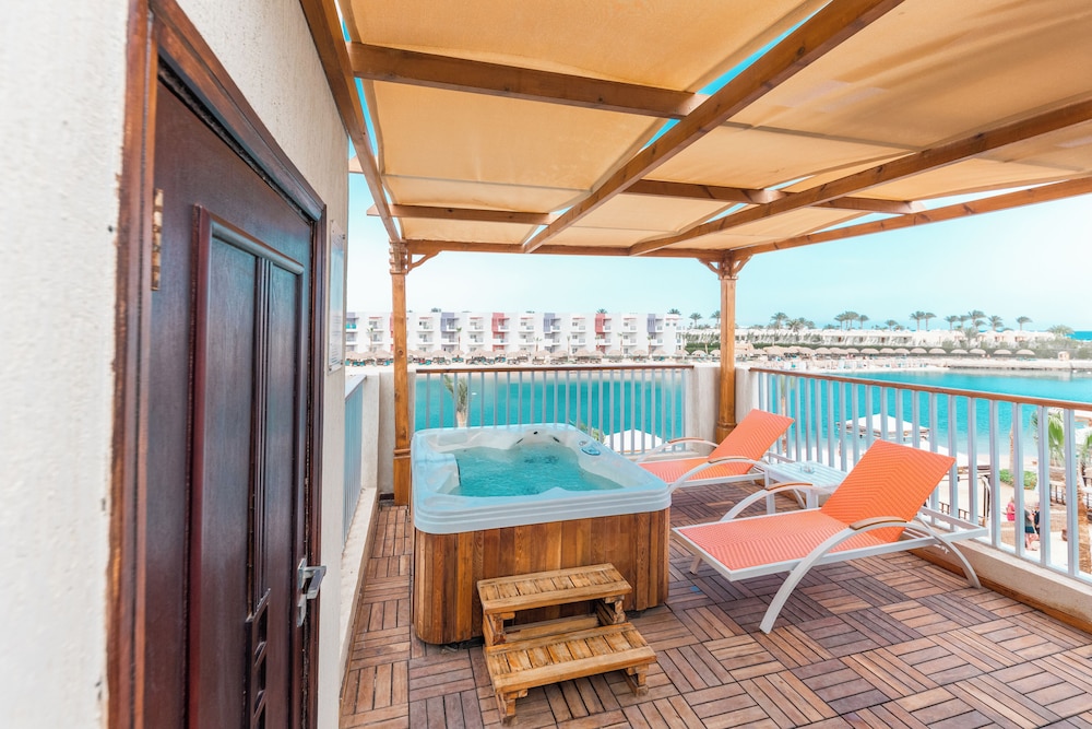 SUNRISE Crystal Bay Resort - Grand Select — Hotel rooms in Hurghada, Red Sea