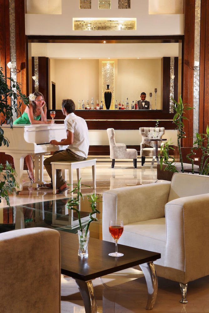 SUNRISE Crystal Bay Resort - Grand Select — Hotel building in Hurghada, Red Sea