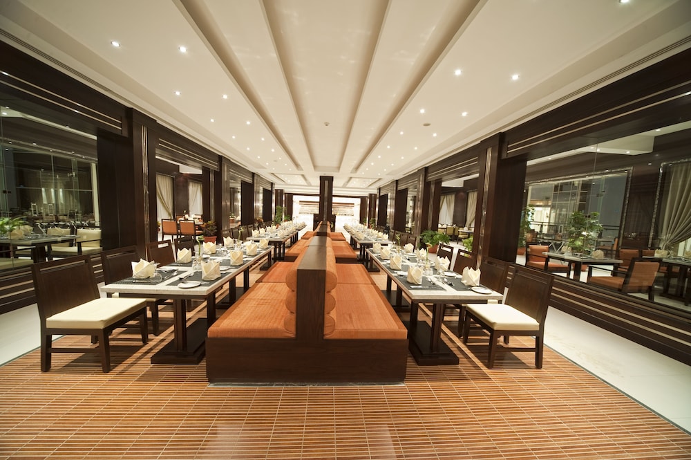 SUNRISE Crystal Bay Resort - Grand Select — Restaurant & bars in Hurghada, Red Sea