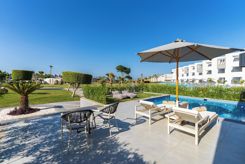 SUNRISE Crystal Bay Resort - Grand Select — Beach in Hurghada, Red Sea