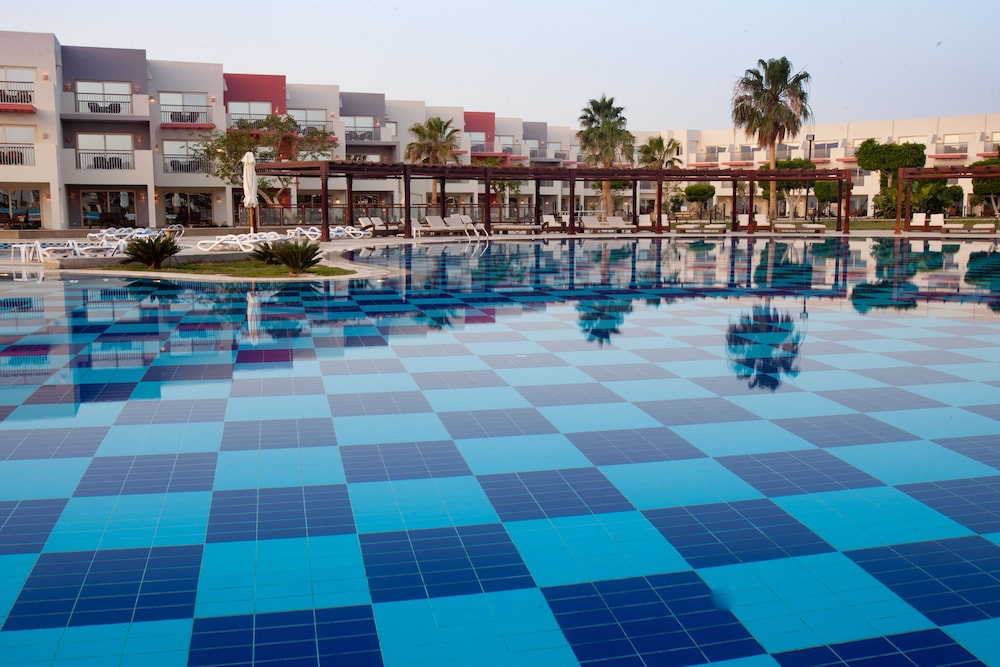SUNRISE Crystal Bay Resort - Grand Select — Swimming pool in Hurghada, Red Sea