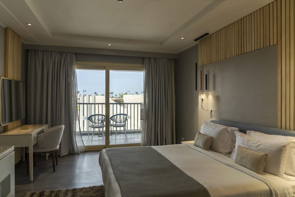 SUNRISE Crystal Bay Resort - Grand Select — Hotel rooms in Hurghada, Red Sea