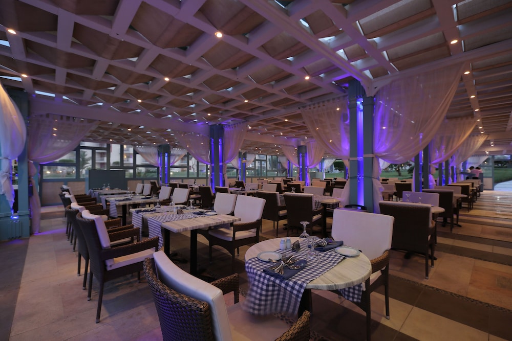 SUNRISE Crystal Bay Resort - Grand Select — Restaurant & bars in Hurghada, Red Sea