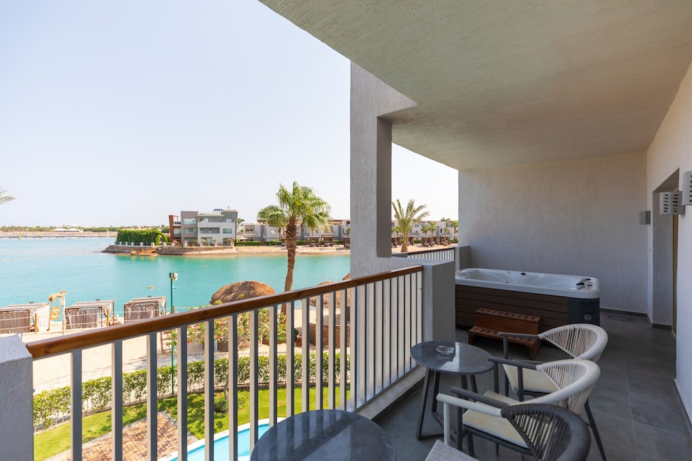 SUNRISE Crystal Bay Resort - Grand Select — Hotel rooms in Hurghada, Red Sea