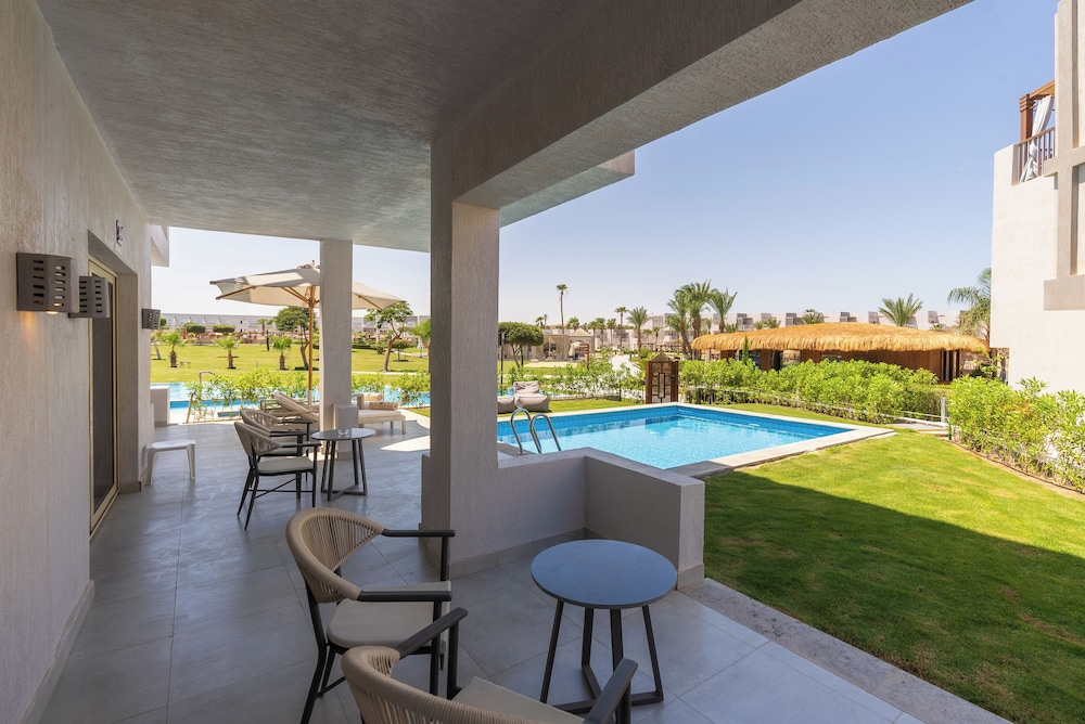 SUNRISE Crystal Bay Resort - Grand Select — Swimming pool in Hurghada, Red Sea