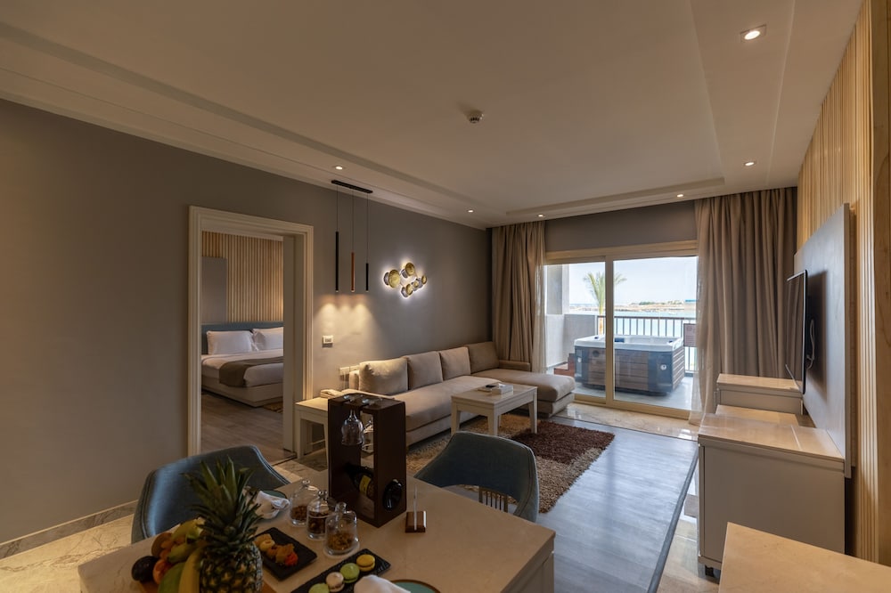SUNRISE Crystal Bay Resort - Grand Select — Hotel rooms in Hurghada, Red Sea