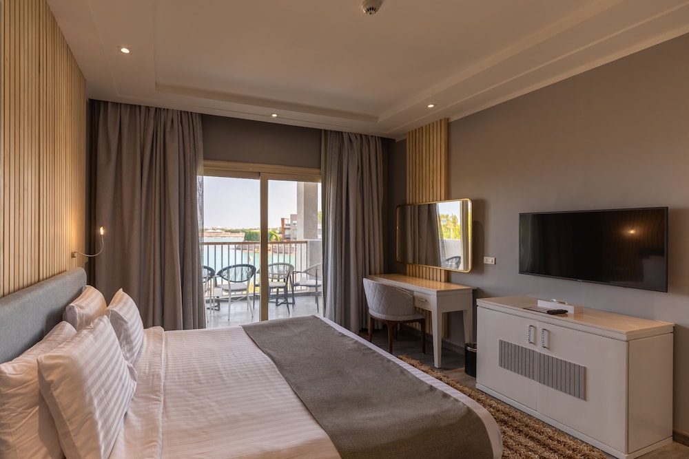 SUNRISE Crystal Bay Resort - Grand Select — Hotel rooms in Hurghada, Red Sea