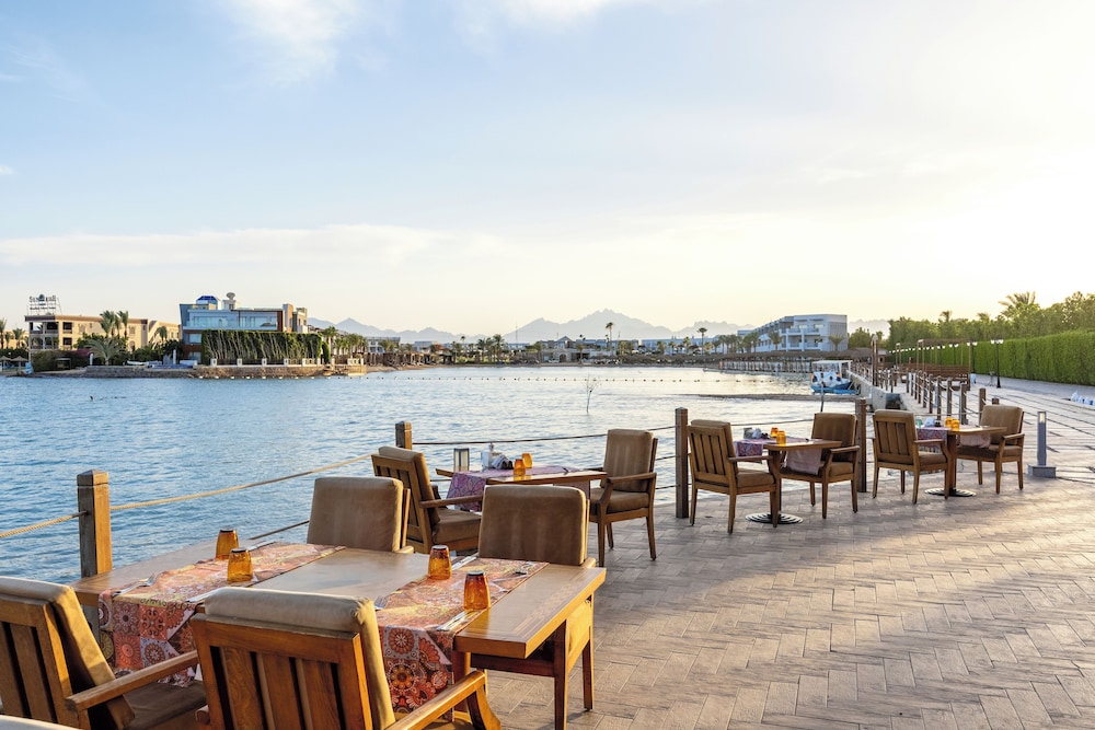 SUNRISE Crystal Bay Resort - Grand Select — Restaurant & bars in Hurghada, Red Sea