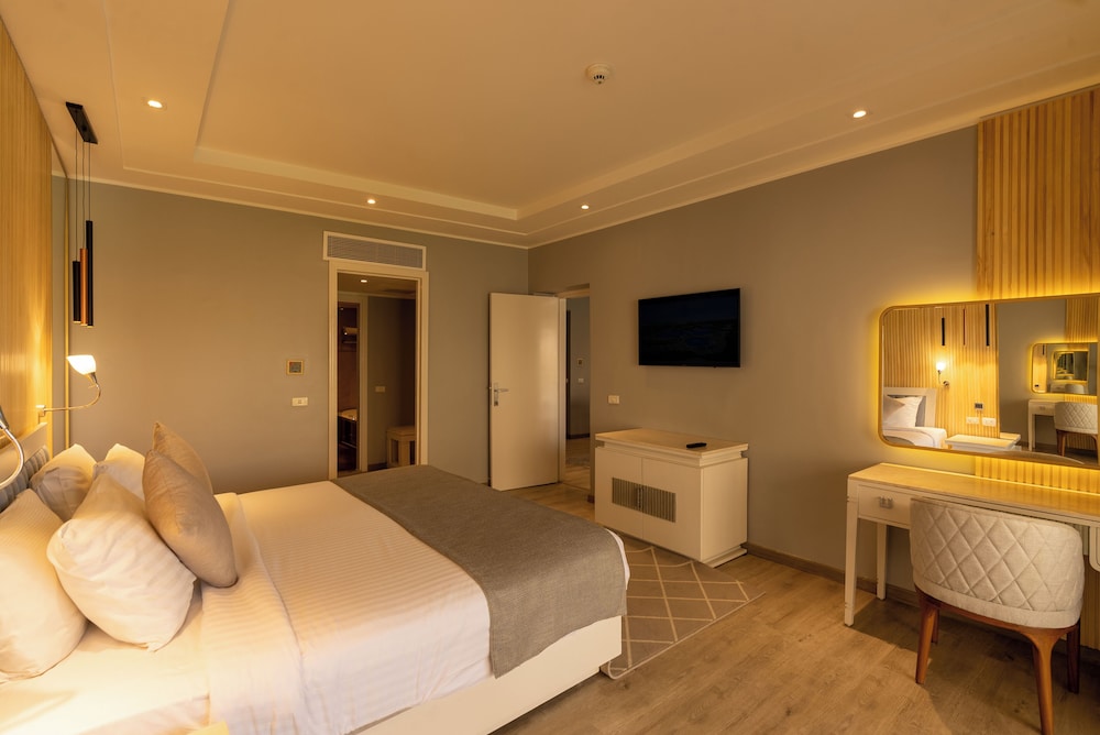 SUNRISE Crystal Bay Resort - Grand Select — Hotel rooms in Hurghada, Red Sea